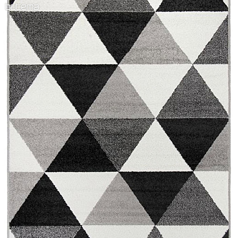 Kusový koberec LOTTO trojúhelníky černá/bílá