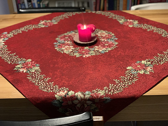 Vánoční gobelínové ubrusy a šály  VÁNOČNÍ RŮŽE - VĚNEC CESMÍNA ČERVENÝ