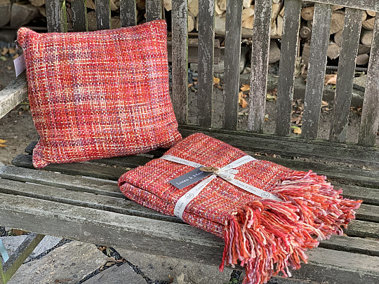 Luxusní dekorační polštář YARA RED červený