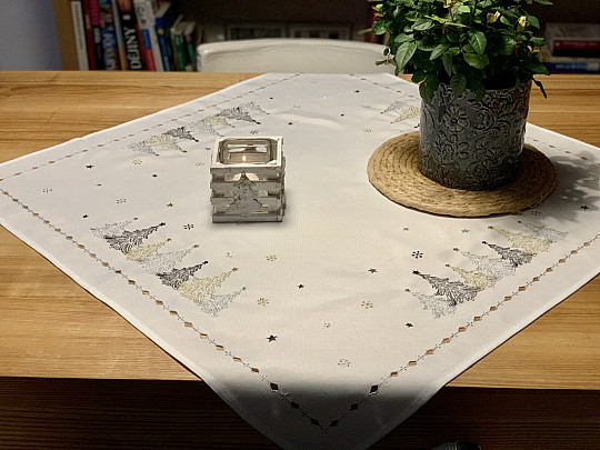 Vyšívaný vánoční ubrus a šály STROMEČKY BÍLO ZLATÉ