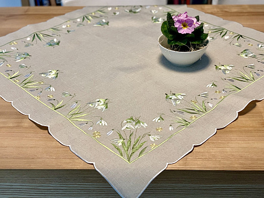 Vyšívaný ubrus a šál SNĚŽENKY