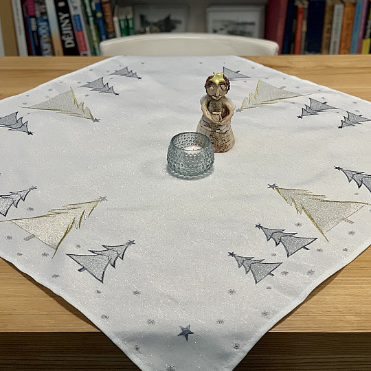 Vyšívaný ubrus a šál ŠEDO ZLATÉ STROMEČKY