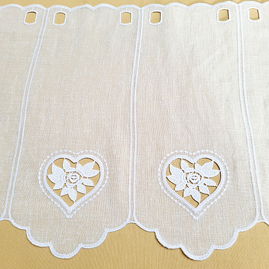 Vitrážová záclona SRDÍČKO BÍLÉ