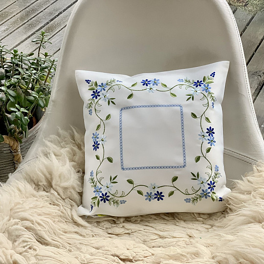 Vyšívaný dekorační povlak POMNĚNKA