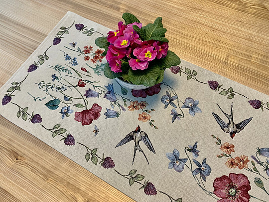 Gobelínový ubrus a šál LOUKA S VLAŠTOVKOU