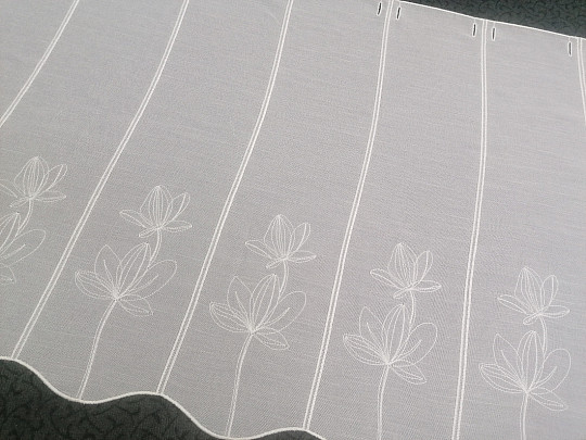 Vyšívaná záclonka na vitrážku 11752/0010