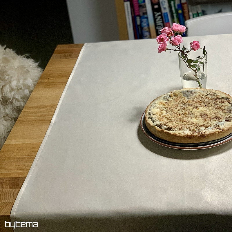 Jednobarevný ubrus SMETANOVÝ