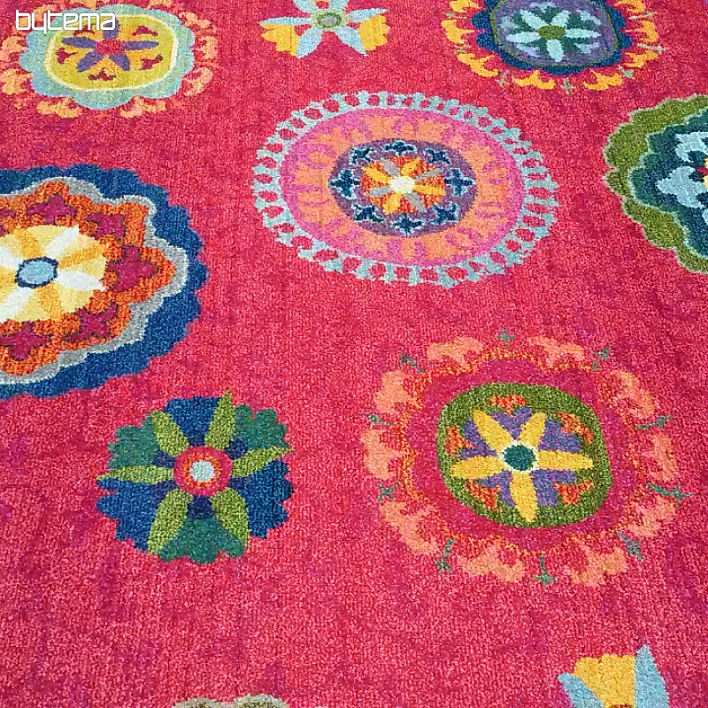 Kusový koberec MANDALY červený