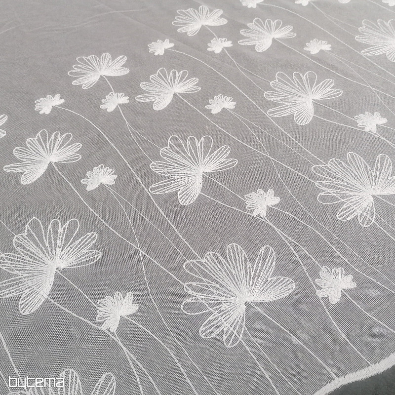 Luxusní vyšívaná záclona bílá s květy 11749/0001