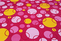Růžový koberec s kruhama