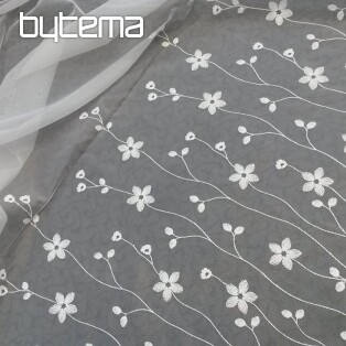 Vyšívaná luxusní záclona GERSTER 11666 bílé květy