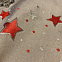 Vyšívaný vánoční ubrus šedý  s červenými vločkami