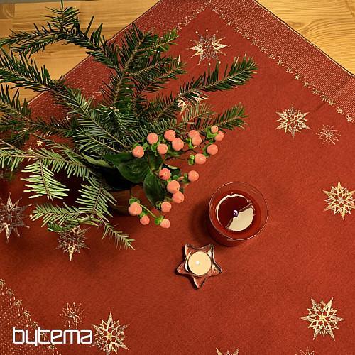 Vyšívaný vánoční ubrus tmavě červený 1