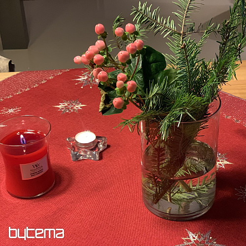 Vyšívaný vánoční ubrus tmavě červený 1