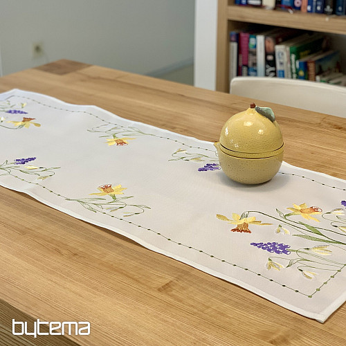 Vyšívaný ubrus a šál NARCISY A SNĚŽENKY