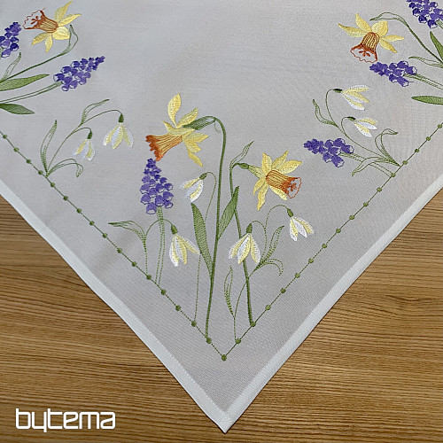 Vyšívaný ubrus a šál NARCISY A SNĚŽENKY