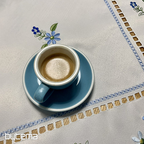 Vyšívaný ubrus a šál POMNĚNKY