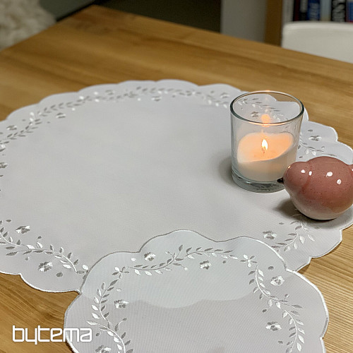 Ubrus a šál BÍLÉ KVĚTINKY vyšívaný