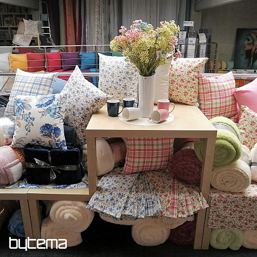 Ubrus LAURA - květy malé růžové