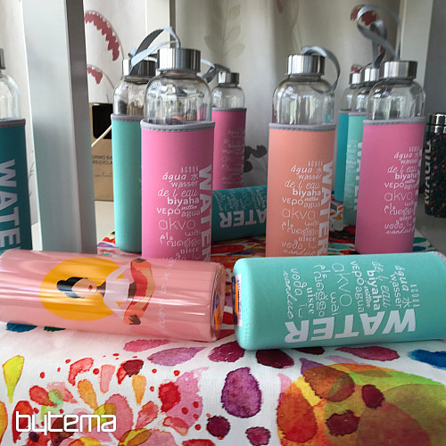 Skleněná lahev s neoprenovým obalem 600 ml